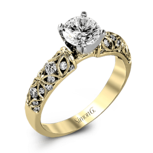 Engagement Ring in 18k Gold with Diamonds