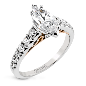 Engagement Ring in 18k Gold with Diamonds