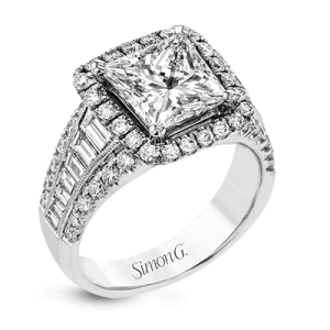 Engagement Ring in 18k Gold with Diamonds