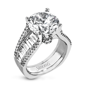 Engagement Ring in 18k Gold with Diamonds