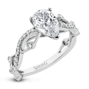 Engagement Ring in 18k Gold with Diamonds
