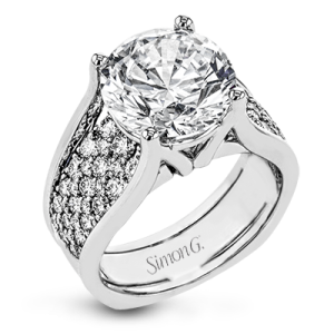 Engagement Ring in 18k Gold with Diamonds
