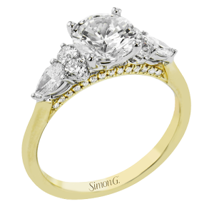 Engagement Ring in 18k Gold with Diamonds