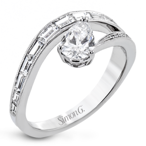 Engagement Ring in 18k Gold with Diamonds