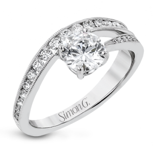 Engagement Ring in 18k Gold with Diamonds