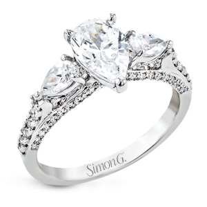 Engagement Ring in 18k Gold with Diamonds