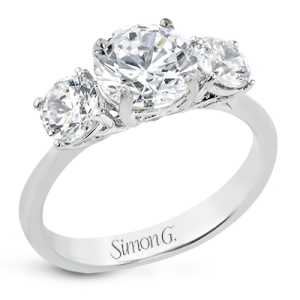 Engagement Ring in 18k Gold with Diamonds