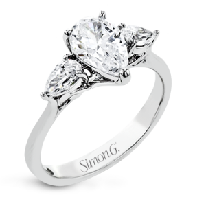 Engagement Ring in 18k Gold with Diamonds