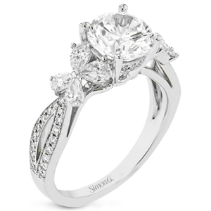 Engagement Ring in 18k Gold with Diamonds