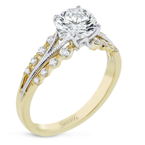 Engagement Ring in 18k Gold with Diamonds