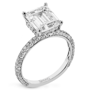 Engagement Ring in 18k Gold with Diamonds