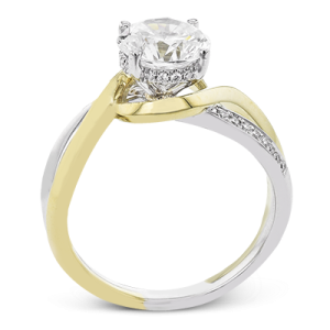 Engagement Ring in 18k Gold with Diamonds