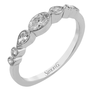 Right Hand Ring in 18k Gold with Diamonds