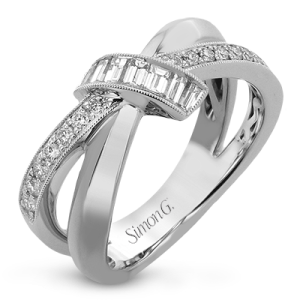 Right Hand Ring in 18k Gold with Diamonds