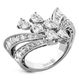 Right Hand Ring in 18k Gold with Diamonds