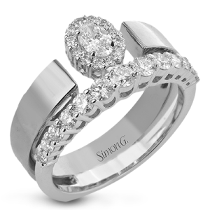 Right Hand Ring in 18k Gold with Diamonds