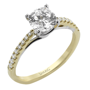 Engagement Ring in 18k Gold with Diamonds