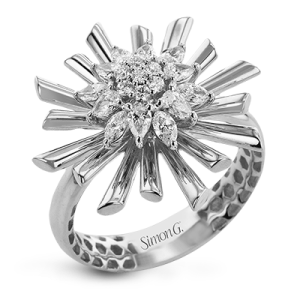 Right Hand Ring in 18k Gold with Diamonds