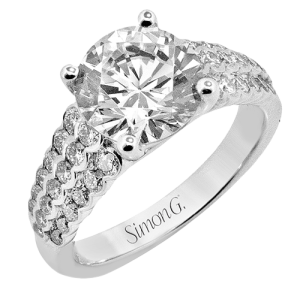 Engagement Ring in 18k Gold with Diamonds