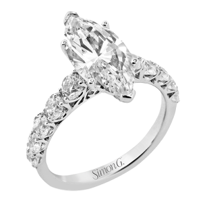 Engagement Ring in 18k Gold with Diamonds