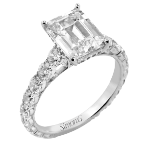 Engagement Ring in 18k Gold with Diamonds