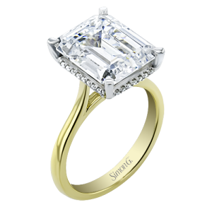 Engagement Ring in 18k Gold with Diamonds