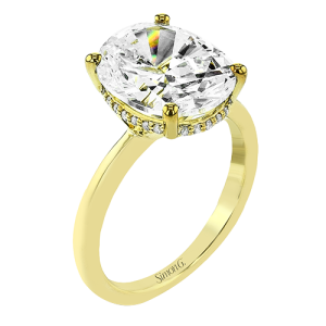 Engagement Ring in 18k Gold with Diamonds