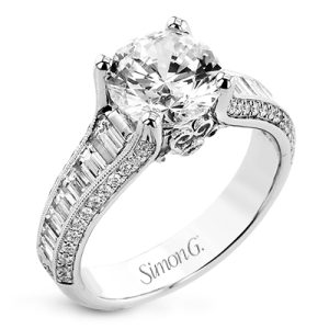 Engagement Ring in 18k Gold with Diamonds
