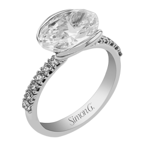 Engagement Ring in 18k Gold with Diamonds