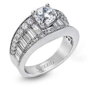 Engagement Ring in 18k Gold with Diamonds