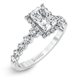 Engagement Ring in 18k Gold with Diamonds