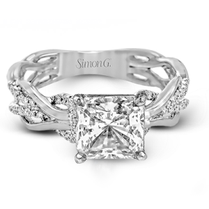 Engagement Ring in 18k Gold with Diamonds