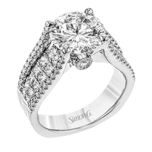 Engagement Ring in 18k Gold with Diamonds