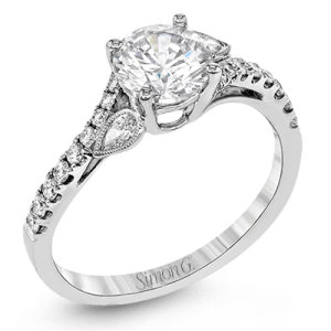 Engagement Ring in 18k Gold with Diamonds