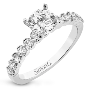 Engagement Ring in 18k Gold with Diamonds