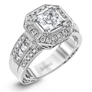 Engagement Ring in 18k Gold with Diamonds