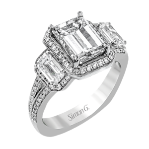 Engagement Ring in 18k Gold with Diamonds