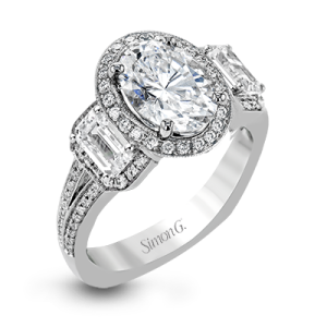 Engagement Ring in 18k Gold with Diamonds