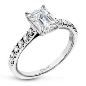 Engagement Ring in 18k Gold with Diamonds