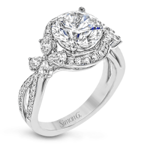 Engagement Ring in 18k Gold with Diamonds