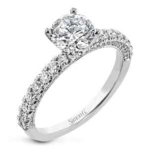 Engagement Ring in 18k Gold with Diamonds