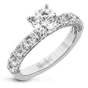 Engagement Ring in 18k Gold with Diamonds