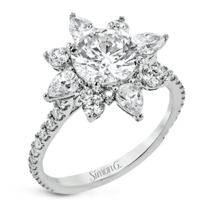 Engagement Ring in 18k Gold with Diamonds
