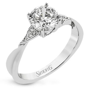 Engagement Ring in 18k Gold with Diamonds