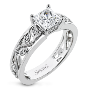 Engagement Ring in 18k Gold with Diamonds