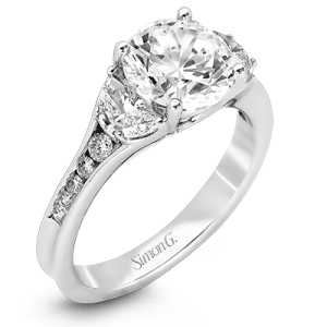 Engagement Ring in 18k Gold with Diamonds