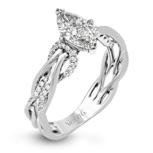 Engagement Ring in 18k Gold with Diamonds